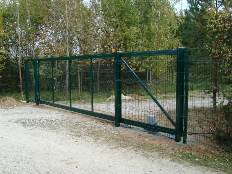 Сетчатый забор DoorHan в Иркутске с установкой