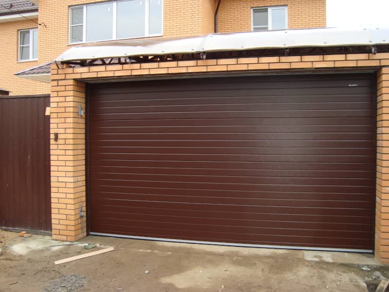 Секционные ворота DoorHan в Иркутске с установкой