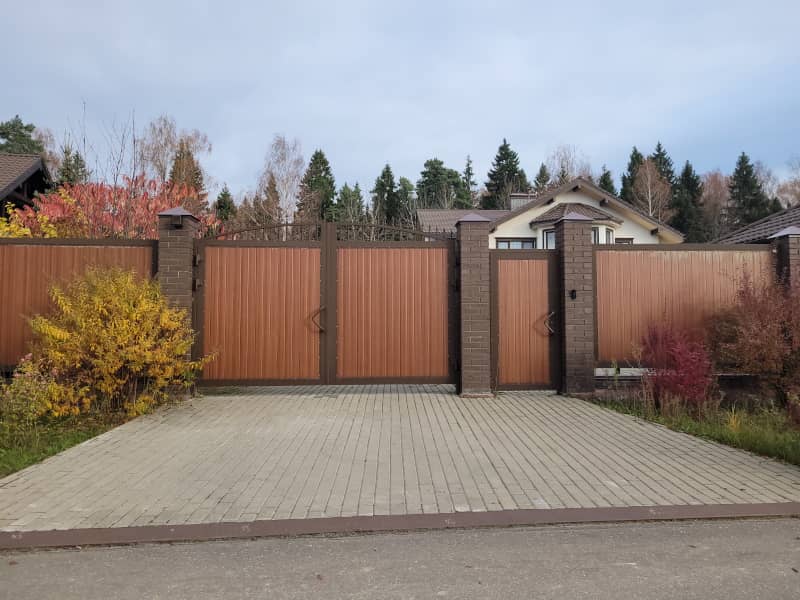 Уличные ворота DoorHan в Иркутске с установкой